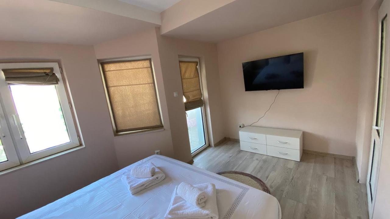 Centrally Located Apartment In Warna Exterior foto