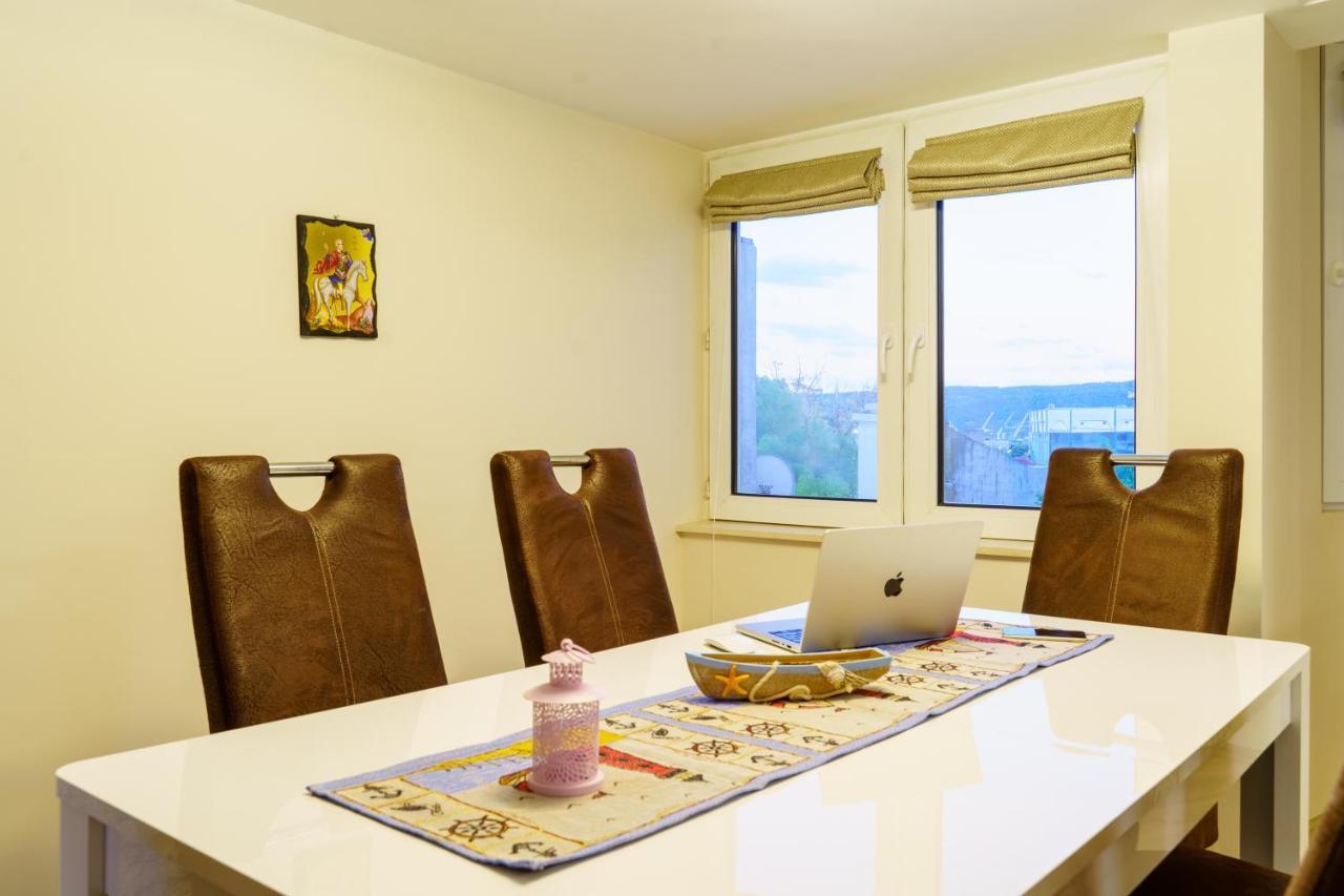 Centrally Located Apartment In Warna Exterior foto