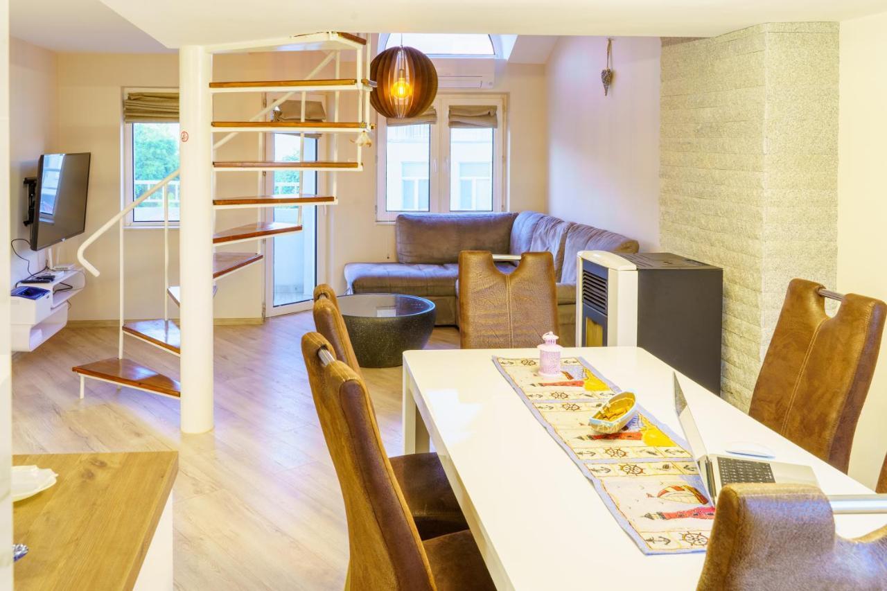 Centrally Located Apartment In Warna Exterior foto