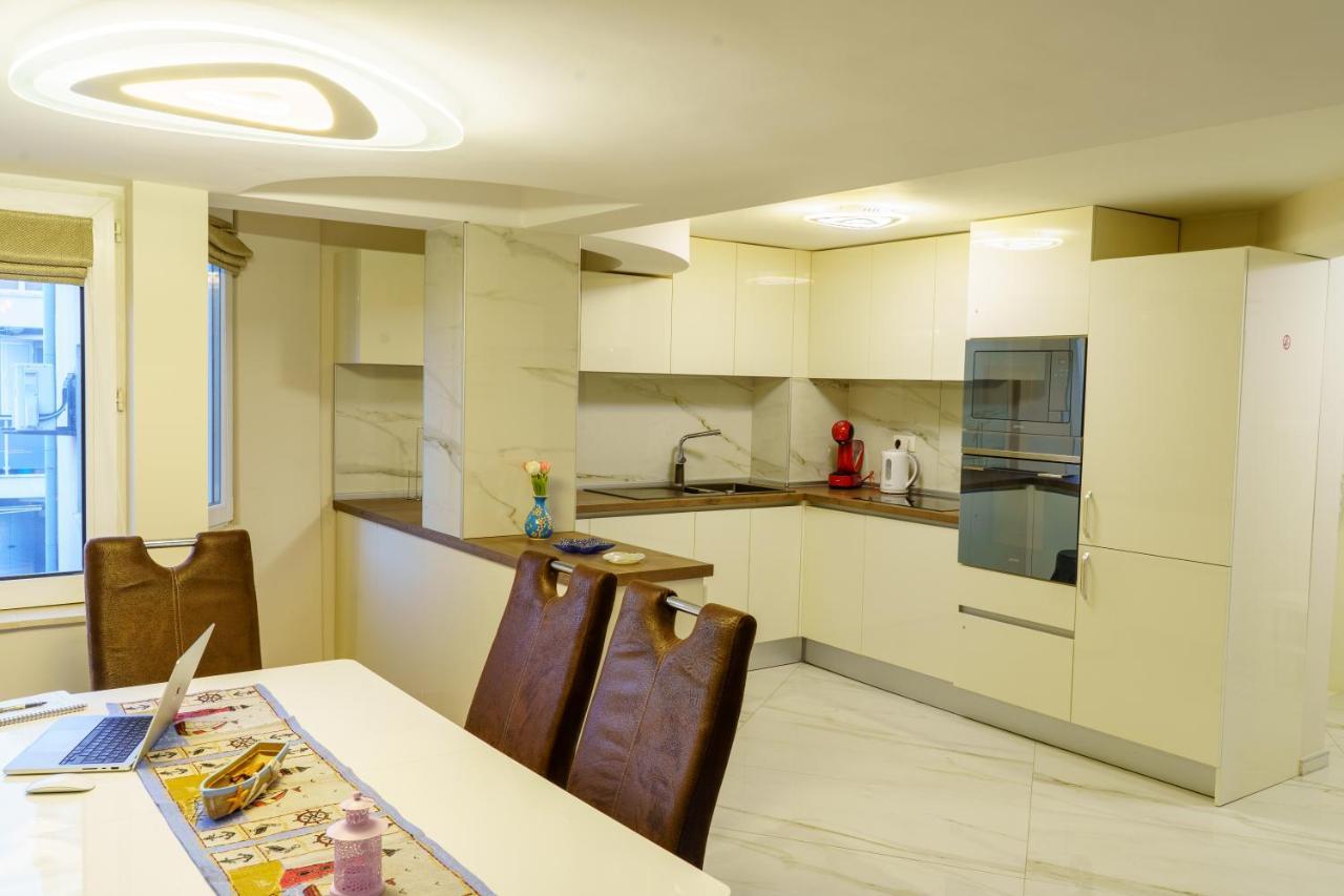 Centrally Located Apartment In Warna Exterior foto