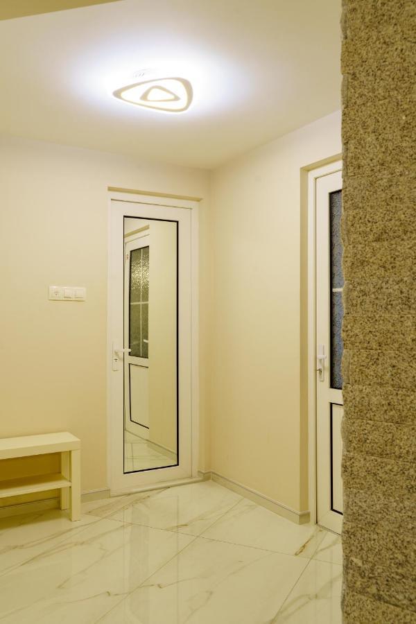 Centrally Located Apartment In Warna Exterior foto
